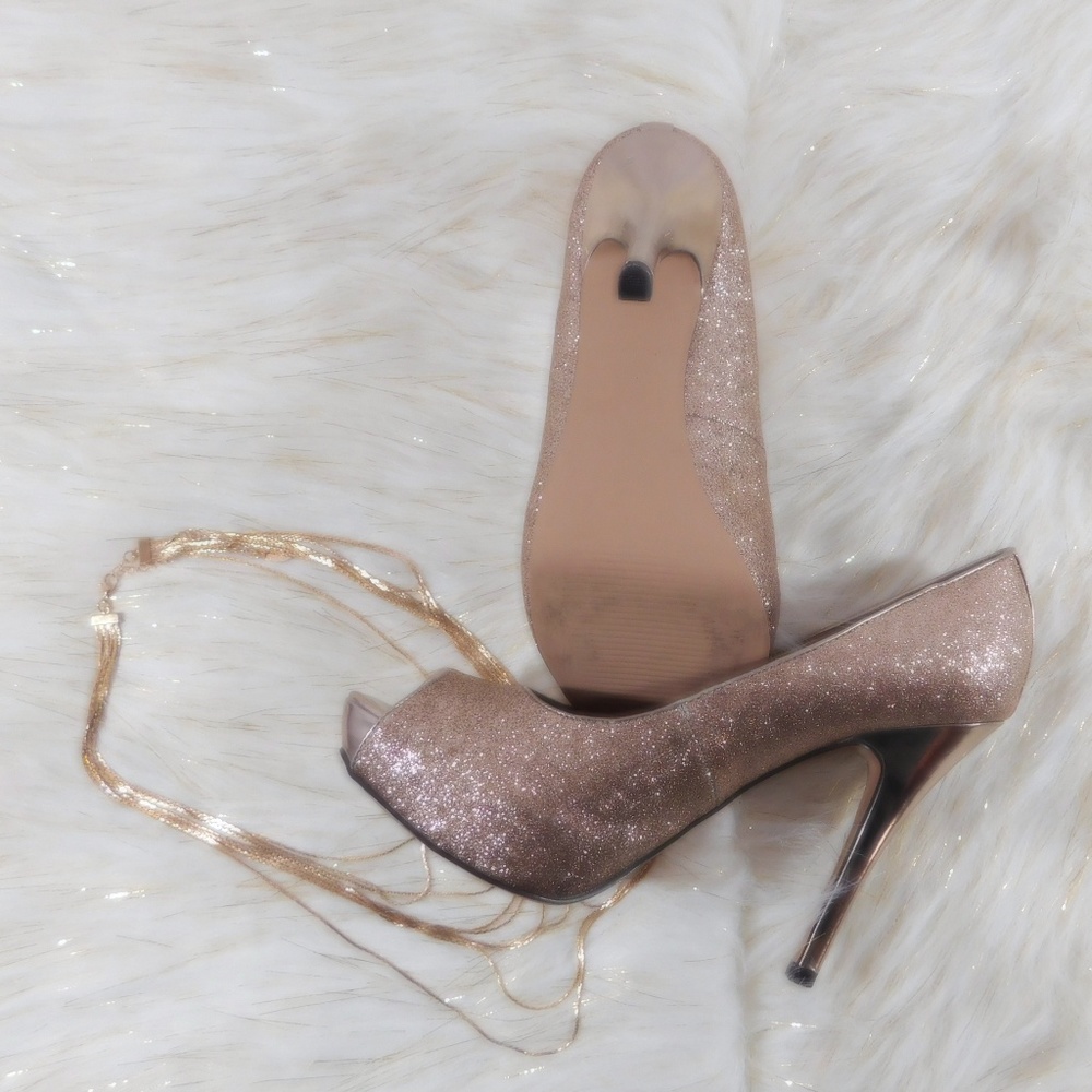 Women's size 7 Yellow gold Glitter heels